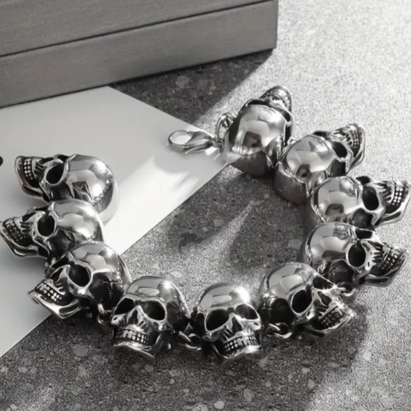 New! MEN'S 10 Skull Link Bracelet. 8" - Picture 4 of 6